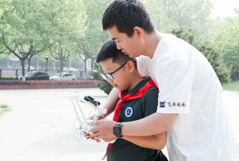 飛燕遙感攜手南京師范大學舉辦智慧地球科學小講堂：“行遠致遠、筑夢逐夢——教室在窗外”